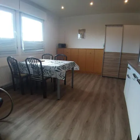 Wedemark-apartment-haus Fuer Bis Zu 24 Personen Appartement Wedemark
