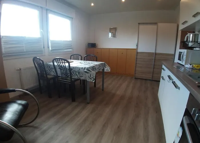 Wedemark-apartment-haus Fuer Bis Zu 24 Personen Lejlighed Wedemark
